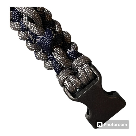 Paracord Bracelet in Navy/Silver-Gray (Women/Men) - Picture 4 of 5